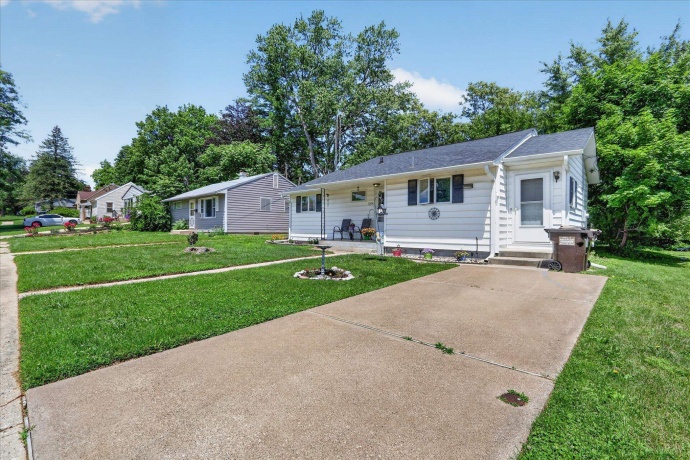 1204 Violet, FREEPORT, Illinois 61032, 2 Bedrooms Bedrooms, ,1 BathroomBathrooms,House,For Sale,Violet,202603718