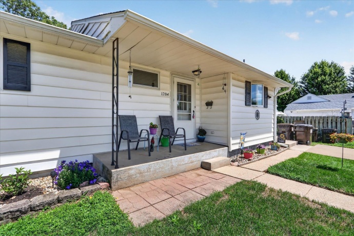 1204 Violet, FREEPORT, Illinois 61032, 2 Bedrooms Bedrooms, ,1 BathroomBathrooms,House,For Sale,Violet,202603718