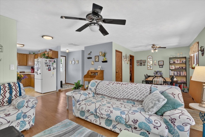 1204 Violet, FREEPORT, Illinois 61032, 2 Bedrooms Bedrooms, ,1 BathroomBathrooms,House,For Sale,Violet,202603718