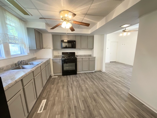 307 WASHINGTON, ROCKFORD, Illinois 61104, 3 Bedrooms Bedrooms, ,2 BathroomsBathrooms,House,For Sale,WASHINGTON,202603719