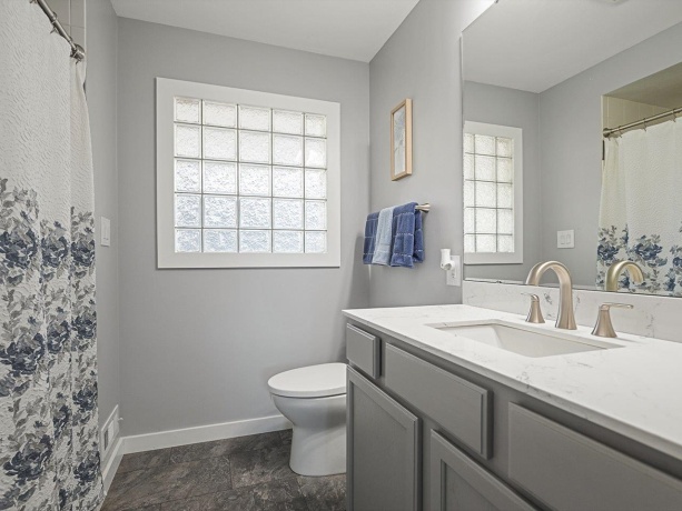 7922 Elm, MACHESNEY PARK, Illinois 61115, 3 Bedrooms Bedrooms, ,2 BathroomsBathrooms,House,For Sale,Elm,202603726