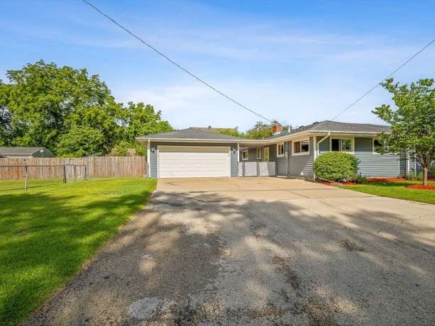 7922 Elm, MACHESNEY PARK, Illinois 61115, 3 Bedrooms Bedrooms, ,2 BathroomsBathrooms,House,For Sale,Elm,202603726