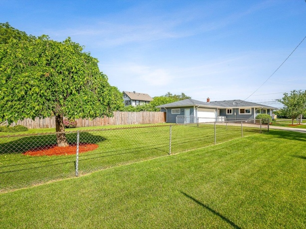 7922 Elm, MACHESNEY PARK, Illinois 61115, 3 Bedrooms Bedrooms, ,2 BathroomsBathrooms,House,For Sale,Elm,202603726
