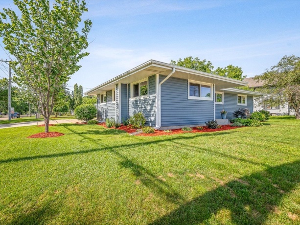7922 Elm, MACHESNEY PARK, Illinois 61115, 3 Bedrooms Bedrooms, ,2 BathroomsBathrooms,House,For Sale,Elm,202603726