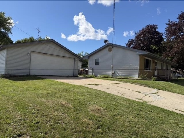 4111 Yale, ROCKFORD, Illinois 61109, 3 Bedrooms Bedrooms, ,2 BathroomsBathrooms,House,For Sale,Yale,202603731