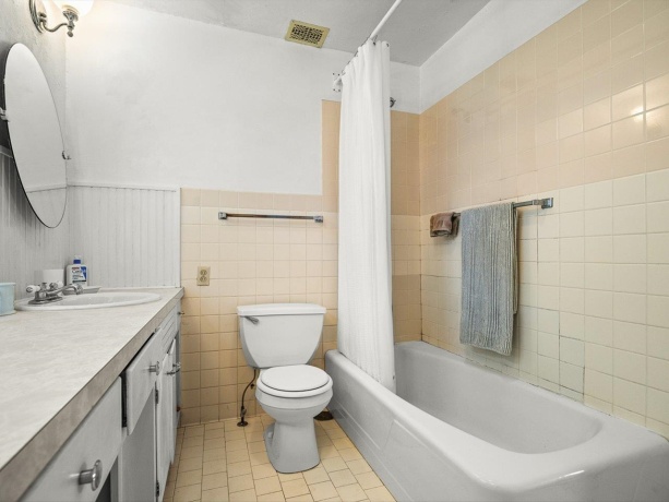 1841 Harlem, ROCKFORD, Illinois 61103, 5 Bedrooms Bedrooms, ,2 BathroomsBathrooms,House,For Sale,Harlem,202603733
