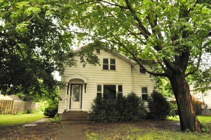 727 Chapel, OTTAWA, Illinois 61350, 3 Bedrooms Bedrooms, ,2 BathroomsBathrooms,House,For Sale,Chapel,202603748