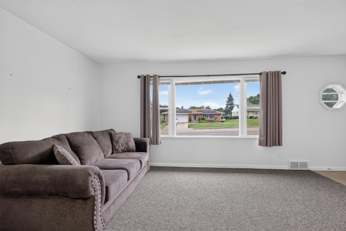 3519 Broadway, ROCKFORD, Illinois 61108, 2 Bedrooms Bedrooms, ,1 BathroomBathrooms,House,For Sale,Broadway,202603777