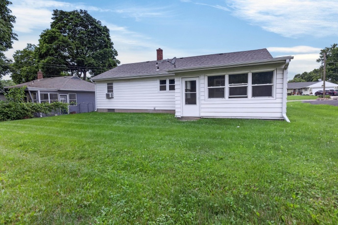 3519 Broadway, ROCKFORD, Illinois 61108, 2 Bedrooms Bedrooms, ,1 BathroomBathrooms,House,For Sale,Broadway,202603777