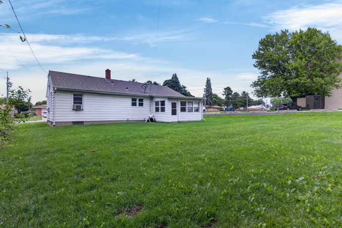 3519 Broadway, ROCKFORD, Illinois 61108, 2 Bedrooms Bedrooms, ,1 BathroomBathrooms,House,For Sale,Broadway,202603777