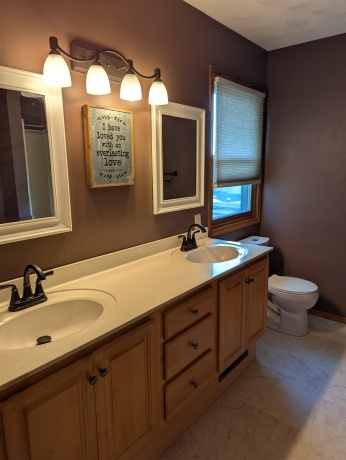 1891 Indian Springs, FREEPORT, Illinois 61032, 4 Bedrooms Bedrooms, ,2 BathroomsBathrooms,House,For Sale,Indian Springs,202603783