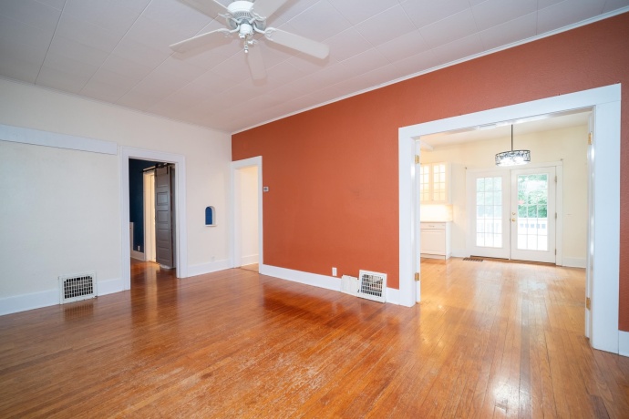 420 Park, FREEPORT, Illinois 61032, 2 Bedrooms Bedrooms, ,1 BathroomBathrooms,House,For Sale,Park,202603806