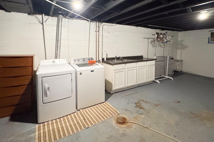 420 Park, FREEPORT, Illinois 61032, 2 Bedrooms Bedrooms, ,1 BathroomBathrooms,House,For Sale,Park,202603806