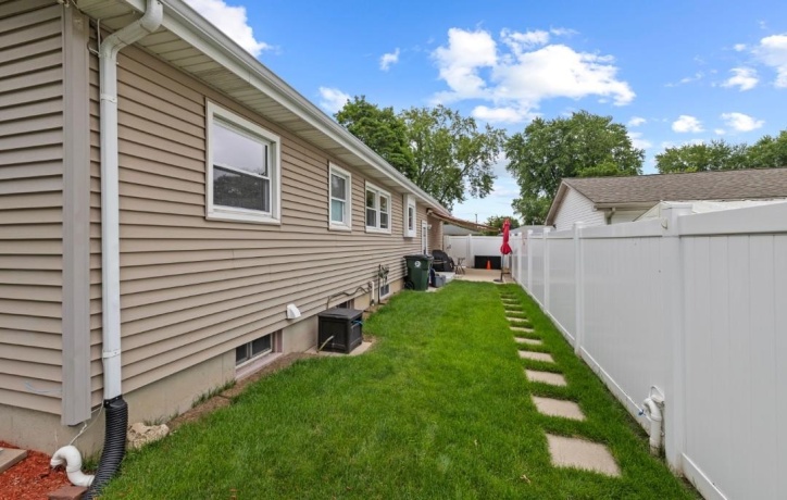 701 Kane, SOUTH ELGIN, Illinois 60177, 3 Bedrooms Bedrooms, ,2 BathroomsBathrooms,House,For Sale,Kane,202603807