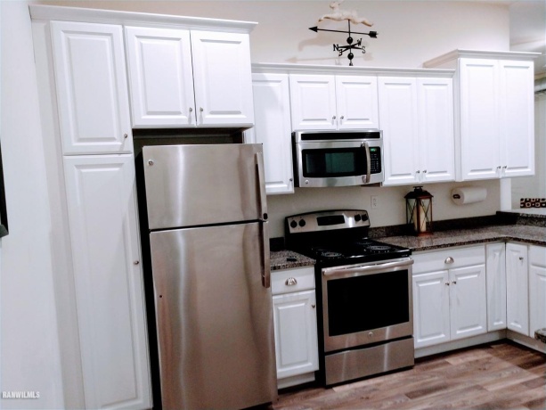 102 Market Street, Apt. 2, MOUNT CARROLL, Illinois 61053, 2 Bedrooms Bedrooms, ,1 BathroomBathrooms,House,For Sale,Market Street, Apt. 2,170960