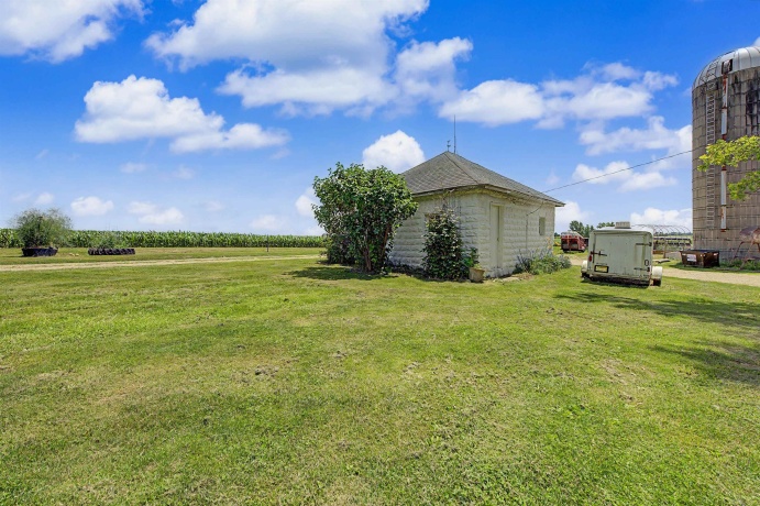 3139 McConnell, DAKOTA, Illinois 61018, 4 Bedrooms Bedrooms, ,1 BathroomBathrooms,Farm,For Sale,McConnell,202603814