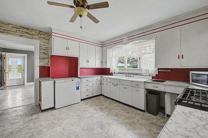 3139 McConnell, DAKOTA, Illinois 61018, 4 Bedrooms Bedrooms, ,1 BathroomBathrooms,Farm,For Sale,McConnell,202603814