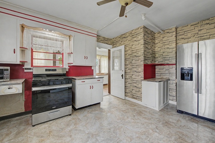3139 McConnell, DAKOTA, Illinois 61018, 4 Bedrooms Bedrooms, ,1 BathroomBathrooms,Farm,For Sale,McConnell,202603814