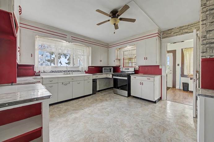 3139 McConnell, DAKOTA, Illinois 61018, 4 Bedrooms Bedrooms, ,1 BathroomBathrooms,Farm,For Sale,McConnell,202603814