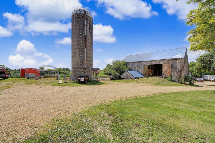 3139 McConnell, DAKOTA, Illinois 61018, 4 Bedrooms Bedrooms, ,1 BathroomBathrooms,Farm,For Sale,McConnell,202603814