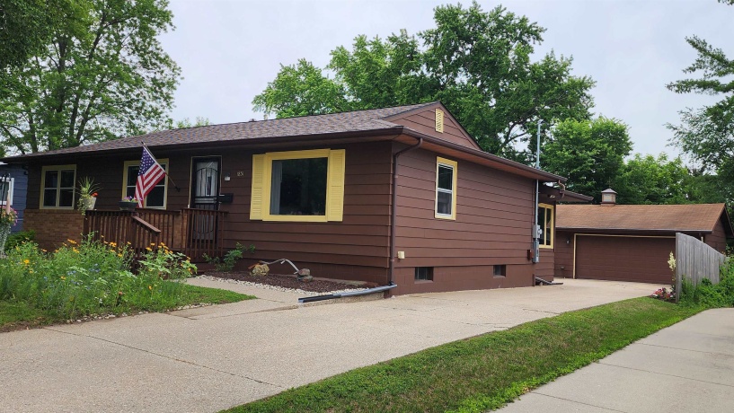 1851 Cleveland, BELOIT, Wisconsin 53511, 2 Bedrooms Bedrooms, ,2 BathroomsBathrooms,House,For Sale,Cleveland,202603712