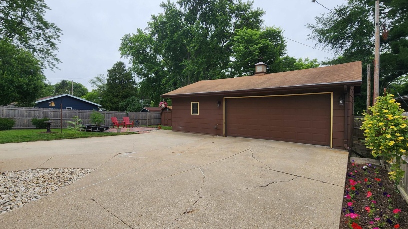 1851 Cleveland, BELOIT, Wisconsin 53511, 2 Bedrooms Bedrooms, ,2 BathroomsBathrooms,House,For Sale,Cleveland,202603712