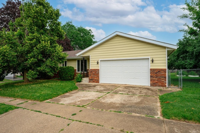 130 Andrews, BELVIDERE, Illinois 61008, 3 Bedrooms Bedrooms, ,2 BathroomsBathrooms,House,For Sale,Andrews,202603819