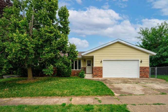 130 Andrews, BELVIDERE, Illinois 61008, 3 Bedrooms Bedrooms, ,2 BathroomsBathrooms,House,For Sale,Andrews,202603819