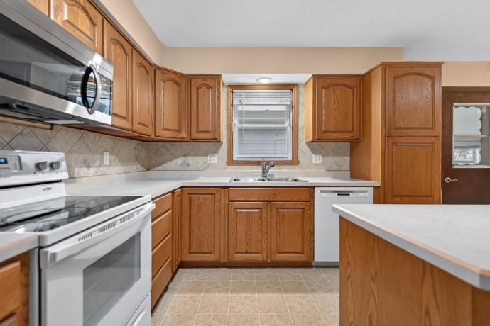 130 Andrews, BELVIDERE, Illinois 61008, 3 Bedrooms Bedrooms, ,2 BathroomsBathrooms,House,For Sale,Andrews,202603819