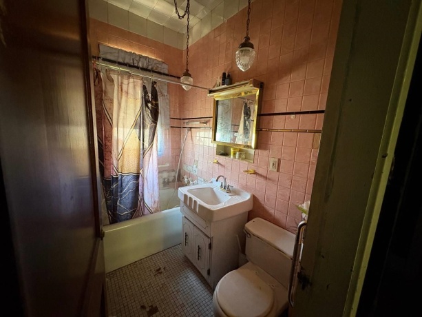 14032 Burnham, CHICAGO, Illinois 60633, 3 Bedrooms Bedrooms, ,2 BathroomsBathrooms,House,For Sale,Burnham,202603822