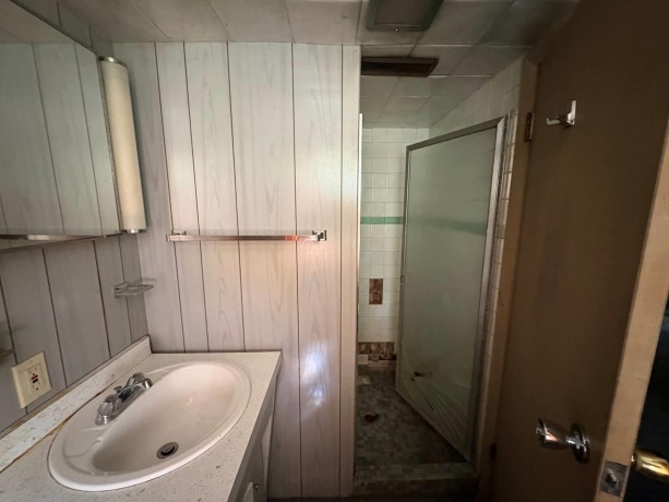 14032 Burnham, CHICAGO, Illinois 60633, 3 Bedrooms Bedrooms, ,2 BathroomsBathrooms,House,For Sale,Burnham,202603822