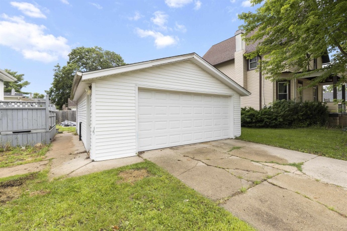 1222 State St, BELVIDERE, Illinois 61008, 4 Bedrooms Bedrooms, ,1 BathroomBathrooms,House,For Sale,State St,202603829