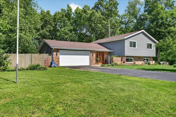 13837 Beaver, ROSCOE, Illinois 61073, 3 Bedrooms Bedrooms, ,2 BathroomsBathrooms,House,For Sale,Beaver,202603835