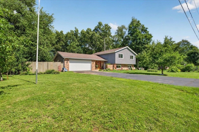 13837 Beaver, ROSCOE, Illinois 61073, 3 Bedrooms Bedrooms, ,2 BathroomsBathrooms,House,For Sale,Beaver,202603835