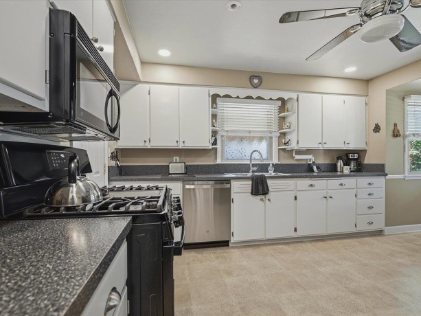 612 Oak Knolls, ROCKFORD, Illinois 61107, 2 Bedrooms Bedrooms, ,2 BathroomsBathrooms,House,For Sale,Oak Knolls,202603839