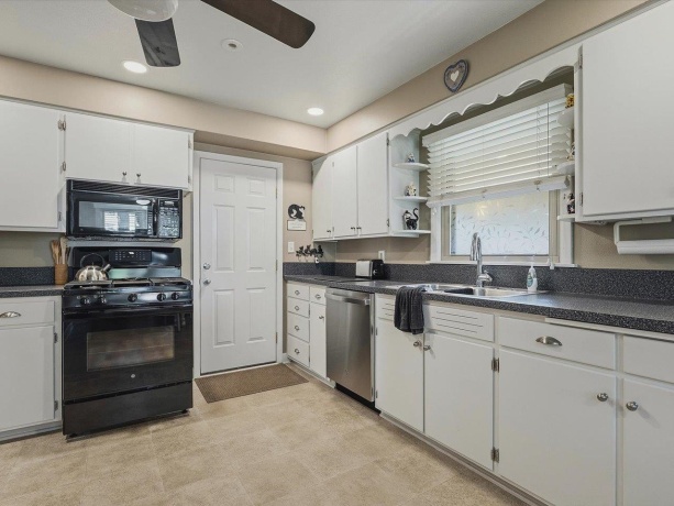 612 Oak Knolls, ROCKFORD, Illinois 61107, 2 Bedrooms Bedrooms, ,2 BathroomsBathrooms,House,For Sale,Oak Knolls,202603839