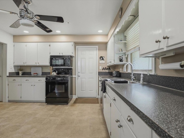 612 Oak Knolls, ROCKFORD, Illinois 61107, 2 Bedrooms Bedrooms, ,2 BathroomsBathrooms,House,For Sale,Oak Knolls,202603839