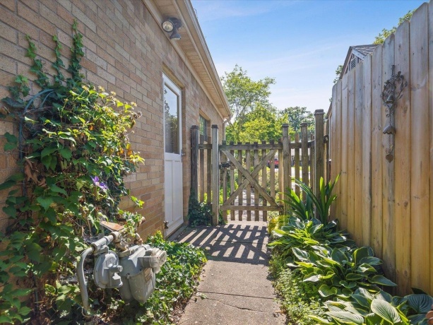 612 Oak Knolls, ROCKFORD, Illinois 61107, 2 Bedrooms Bedrooms, ,2 BathroomsBathrooms,House,For Sale,Oak Knolls,202603839
