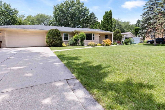 1951 Valencia, ROCKFORD, Illinois 61108, 3 Bedrooms Bedrooms, ,2 BathroomsBathrooms,House,For Sale,Valencia,202603841