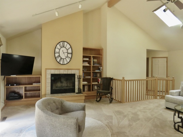 11 Peninsula Drive, GALENA, Illinois 61036, 4 Bedrooms Bedrooms, ,2 BathroomsBathrooms,House,For Sale,Peninsula Drive,202603846