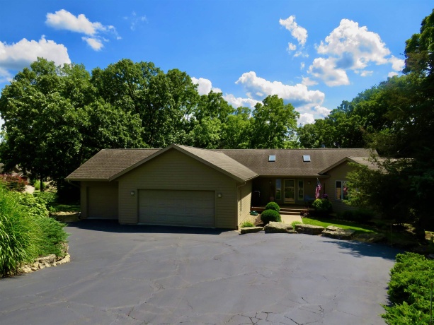 11 Peninsula Drive, GALENA, Illinois 61036, 4 Bedrooms Bedrooms, ,2 BathroomsBathrooms,House,For Sale,Peninsula Drive,202603846