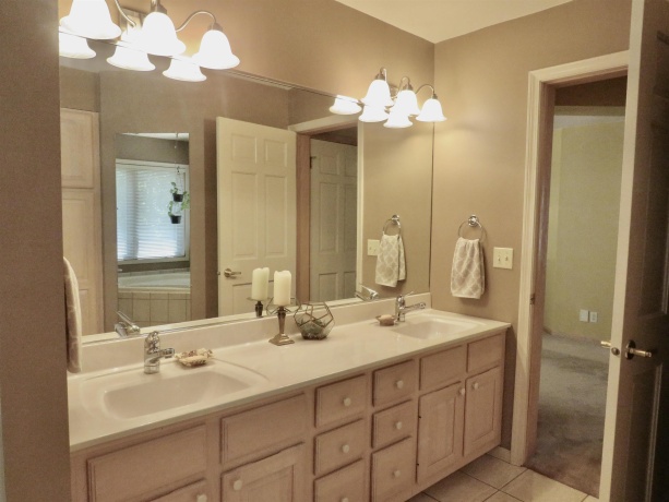 11 Peninsula Drive, GALENA, Illinois 61036, 4 Bedrooms Bedrooms, ,2 BathroomsBathrooms,House,For Sale,Peninsula Drive,202603846