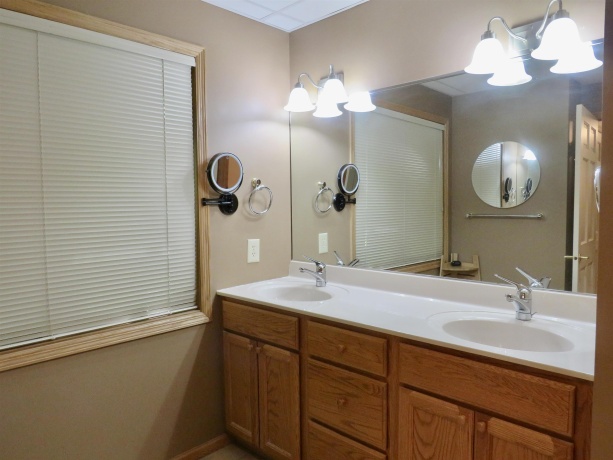 11 Peninsula Drive, GALENA, Illinois 61036, 4 Bedrooms Bedrooms, ,2 BathroomsBathrooms,House,For Sale,Peninsula Drive,202603846