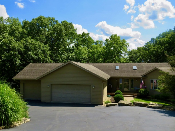 11 Peninsula Drive, GALENA, Illinois 61036, 4 Bedrooms Bedrooms, ,2 BathroomsBathrooms,House,For Sale,Peninsula Drive,202603846