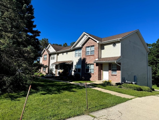 11702 Parkway, ROSCOE, Illinois 61073, ,3 - 4 Units,For Sale,Parkway,202603850