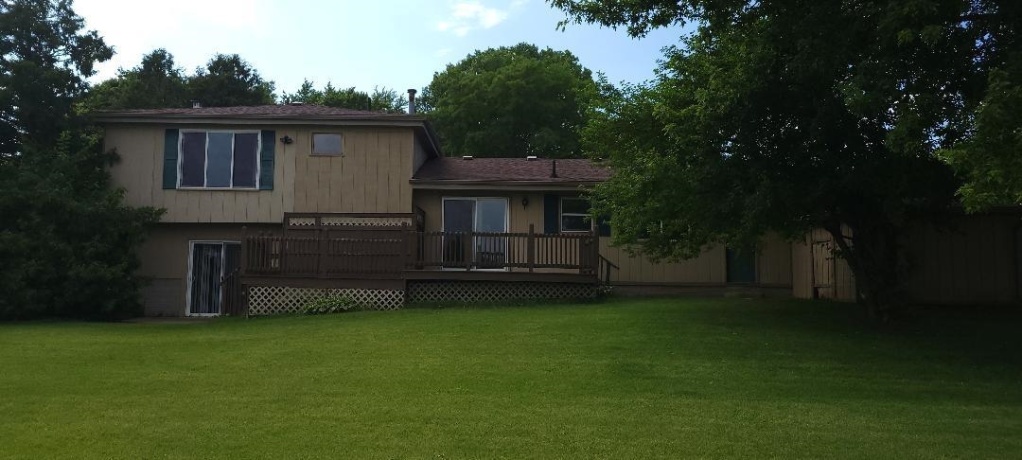 2315 Mallard Dr, FREEPORT, Illinois 61032, 3 Bedrooms Bedrooms, ,3 BathroomsBathrooms,House,For Sale,Mallard Dr,202603851