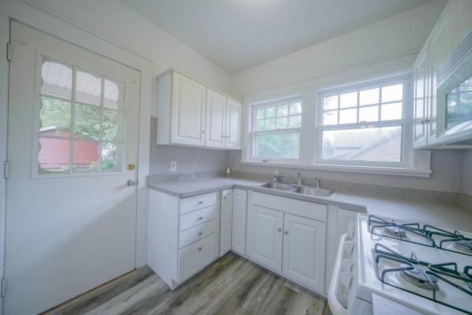1535 Benton, ROCKFORD, Illinois 61107, 2 Bedrooms Bedrooms, ,1 BathroomBathrooms,House,For Sale,Benton,202603854