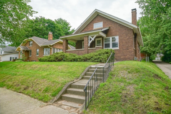 1535 Benton, ROCKFORD, Illinois 61107, 2 Bedrooms Bedrooms, ,1 BathroomBathrooms,House,For Sale,Benton,202603854