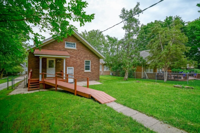 1535 Benton, ROCKFORD, Illinois 61107, 2 Bedrooms Bedrooms, ,1 BathroomBathrooms,House,For Sale,Benton,202603854