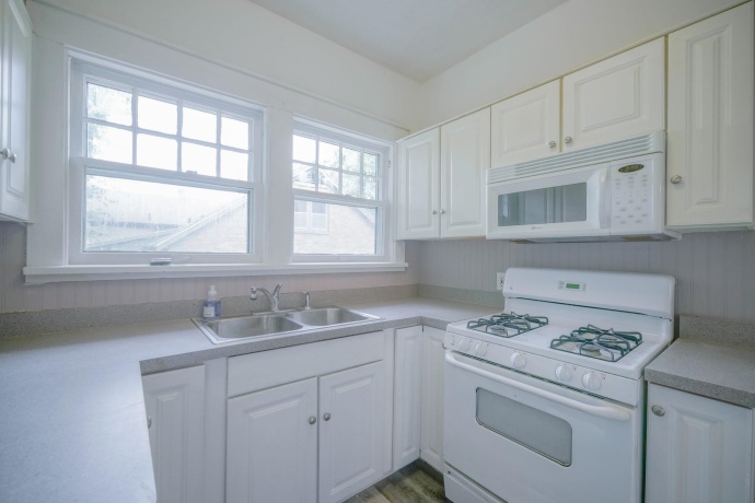 1535 Benton, ROCKFORD, Illinois 61107, 2 Bedrooms Bedrooms, ,1 BathroomBathrooms,House,For Sale,Benton,202603854